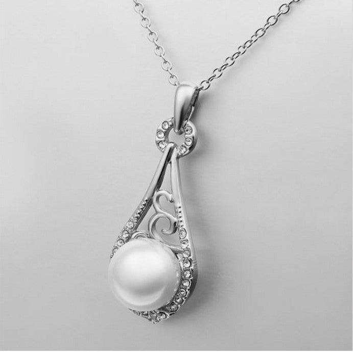 Fashion Pearl Necklace Clavicle Chain