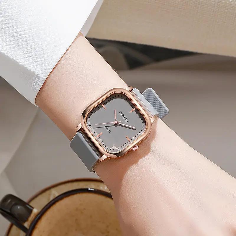 Women's Silicone Strap Fashionable Rose Gold Watch