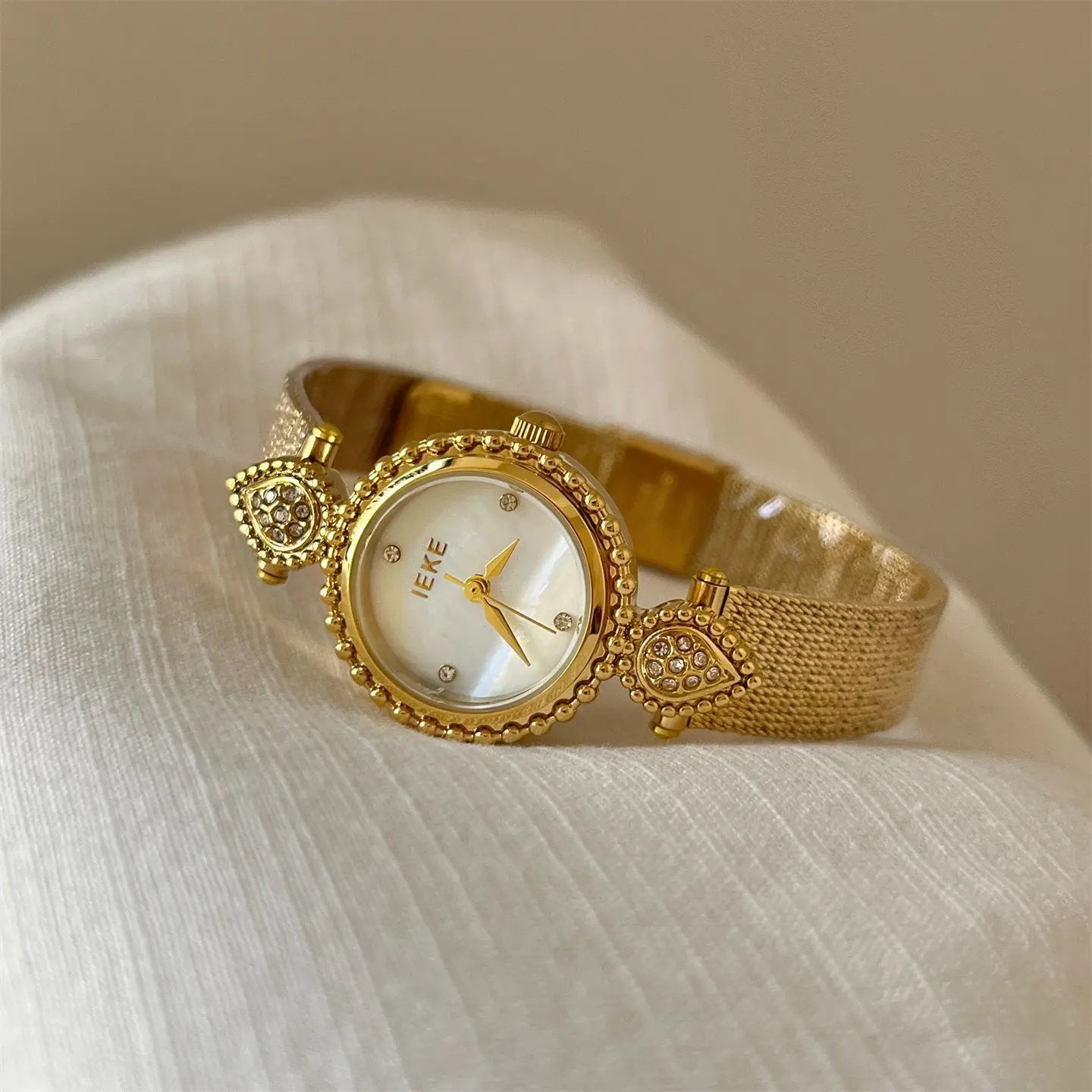 Fashion Casual Retro Court Ancient Style Watch Women
